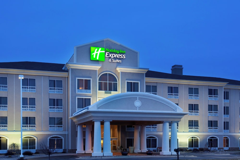 Holiday Inn Express Rockford Loves Park 3/65