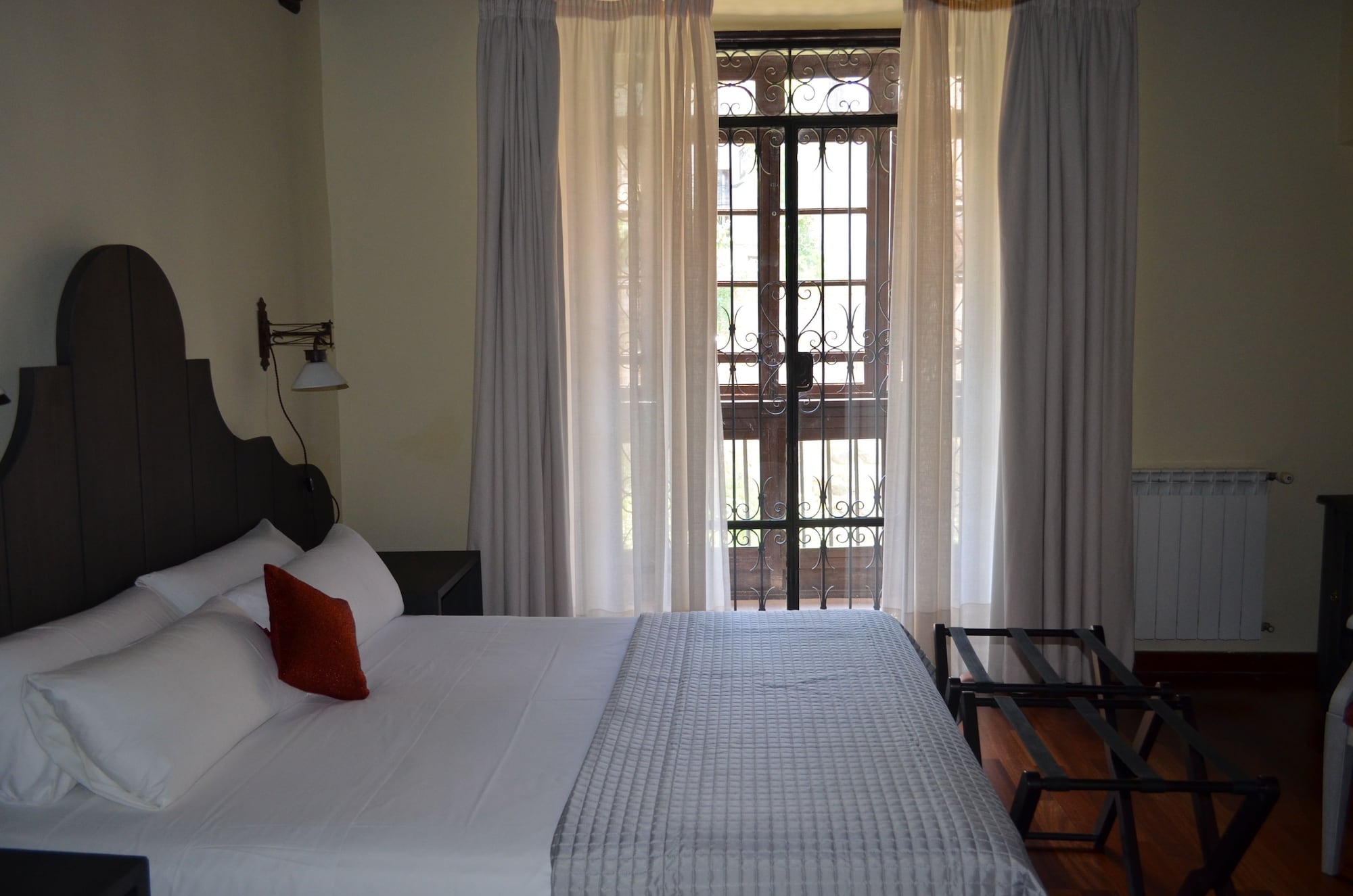 ROOM, DOUBLE BED, ALHAMBRA VIEW
