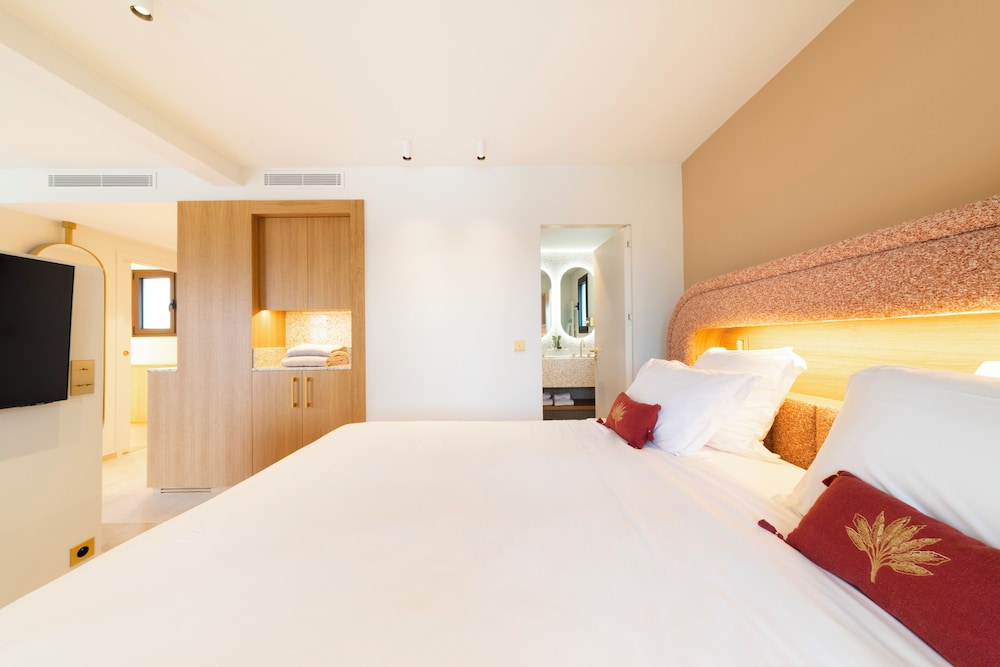 DELUXE, SUITE