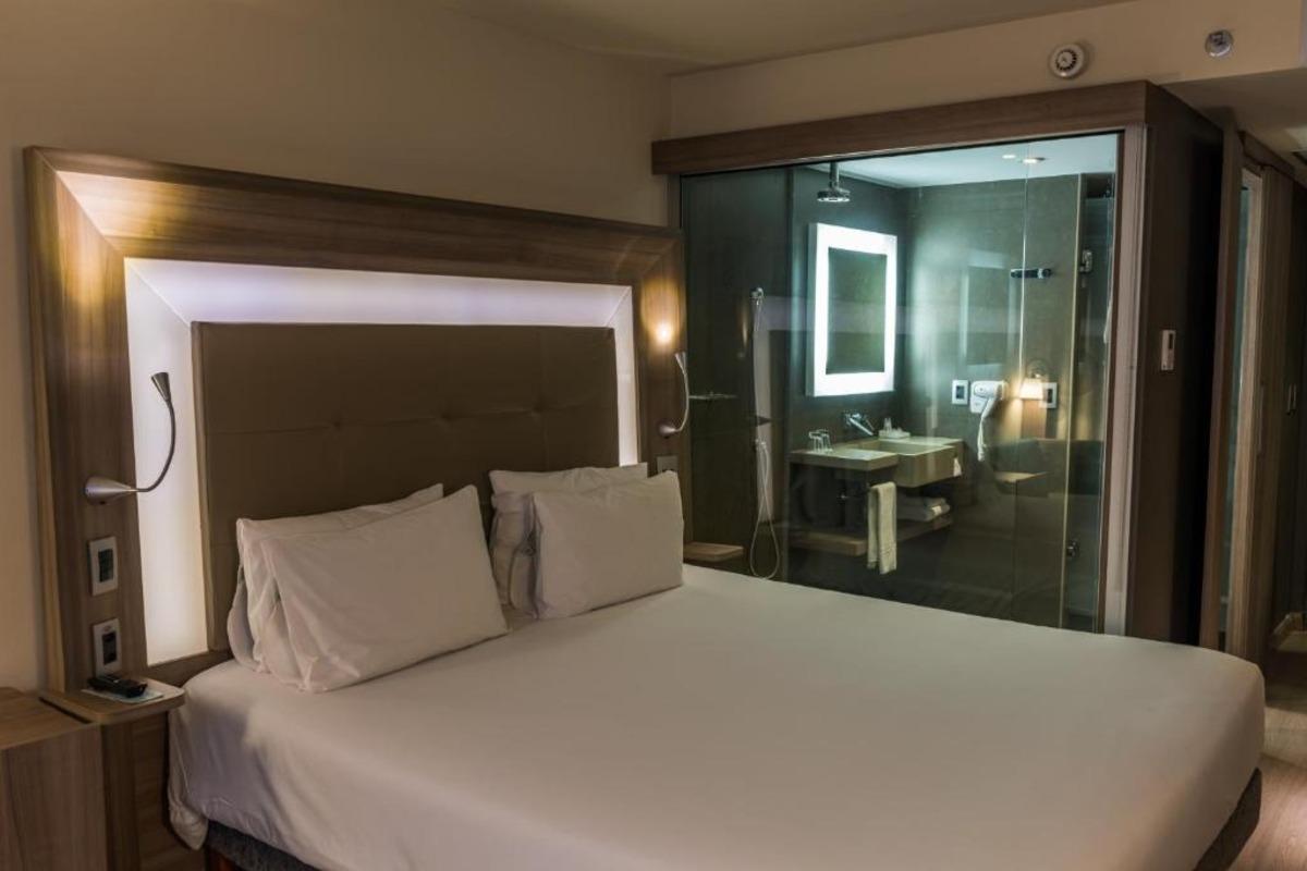 غرفة تنفيذية بسرير مزدوج