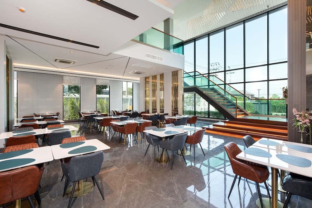 Crystal Srivaree Suvarnabhumi Hotel 35/49