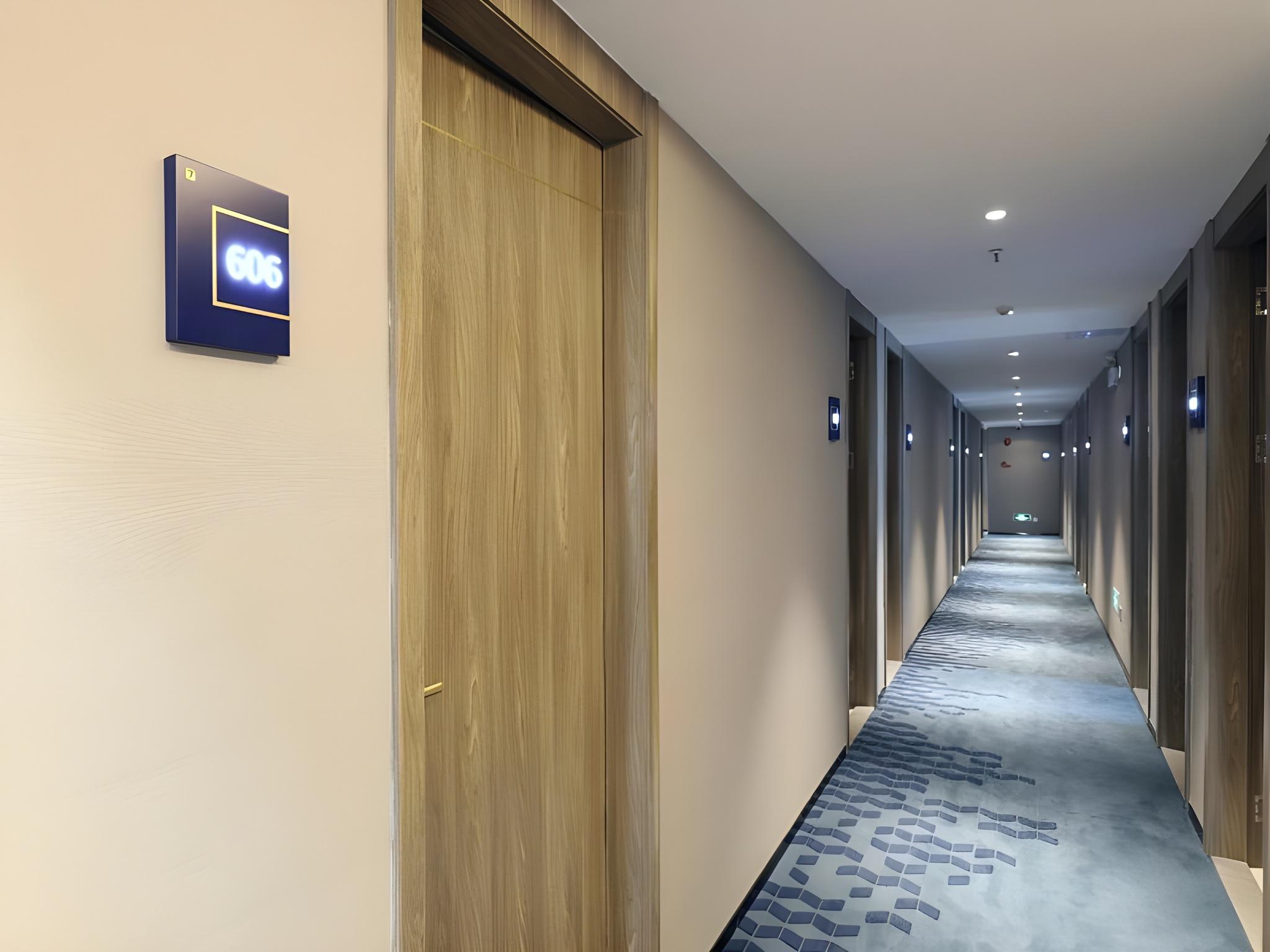 Borrman Hotel (Guangzhou Hanxi Changlong Happy World North Gate) 7/10