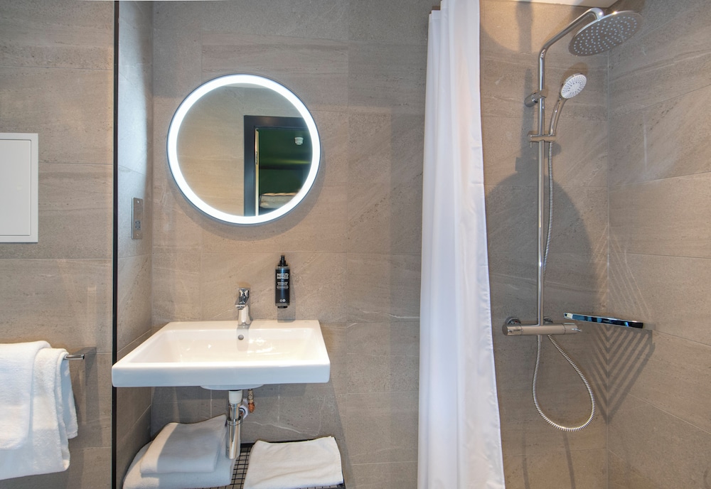 Ibis Styles London Gatwick Airport 62/64
