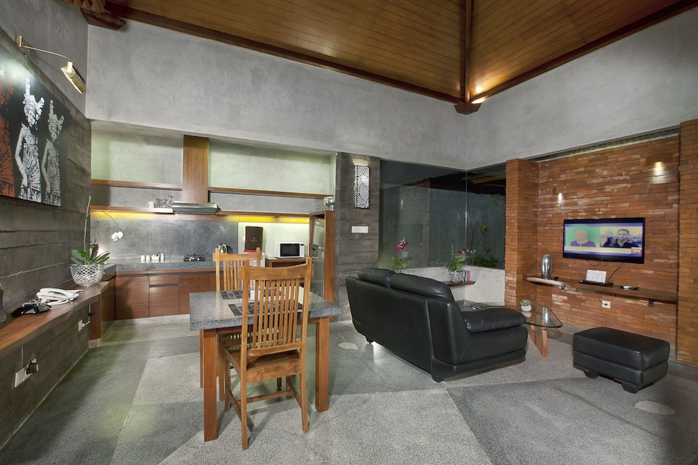 Bracha Villas 12/46