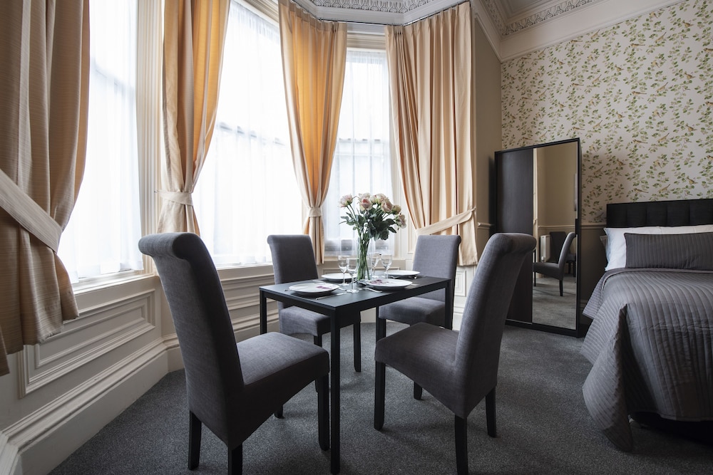 Grosvenor Suites 30/46