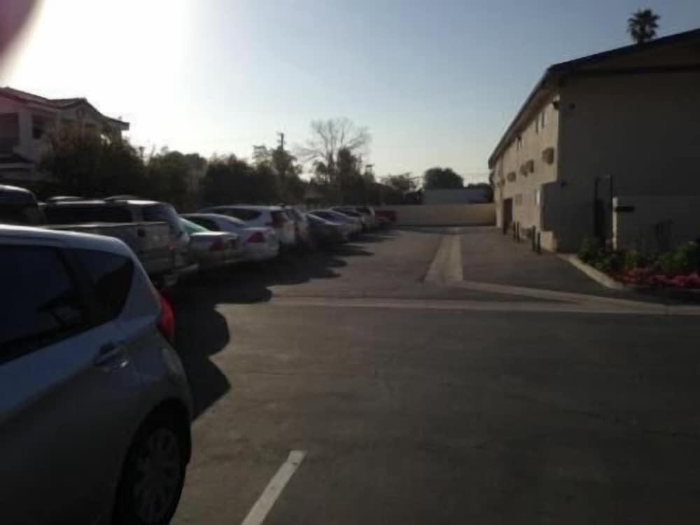 Luxury Inn 24/44