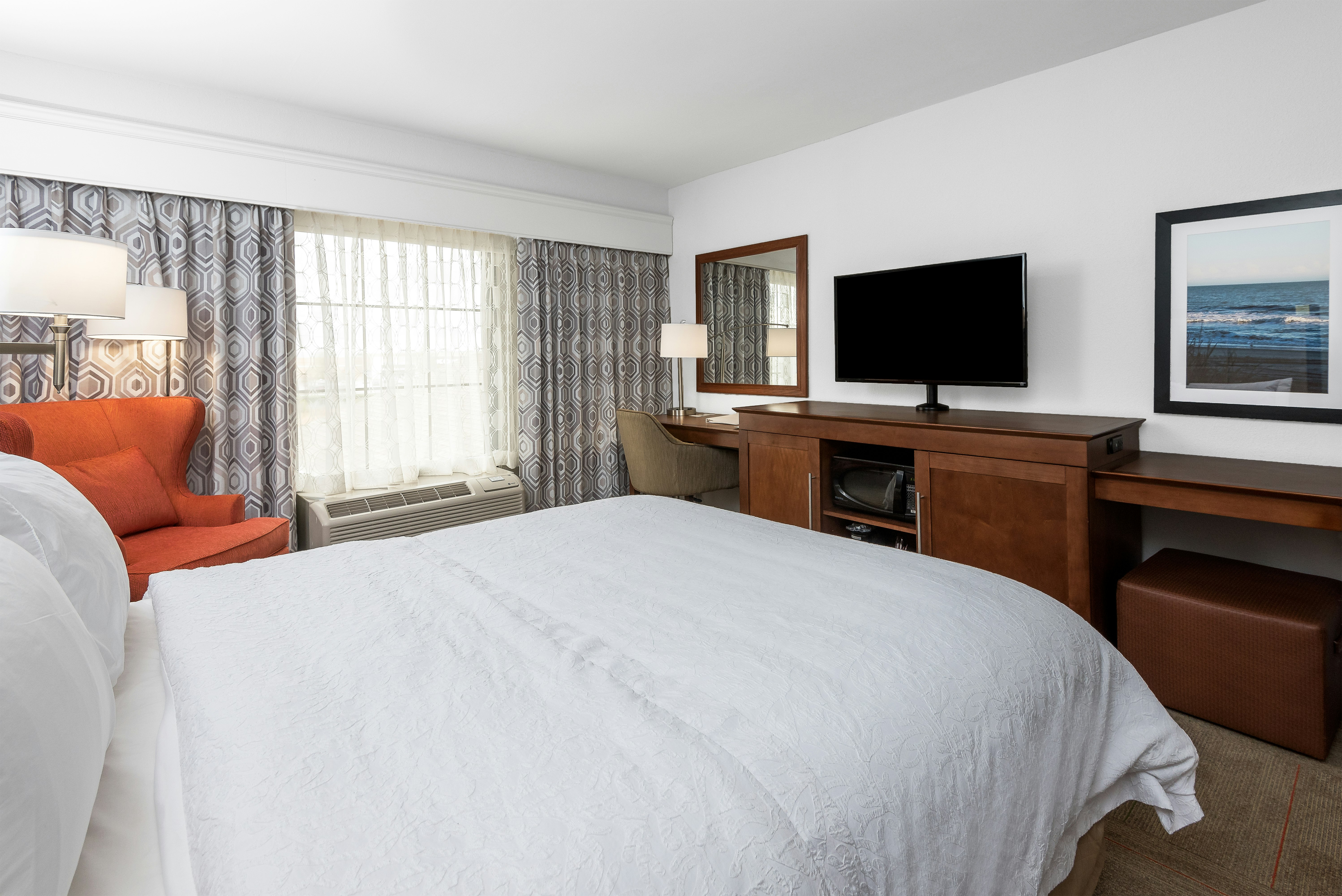 ROOM, QUEEN BED