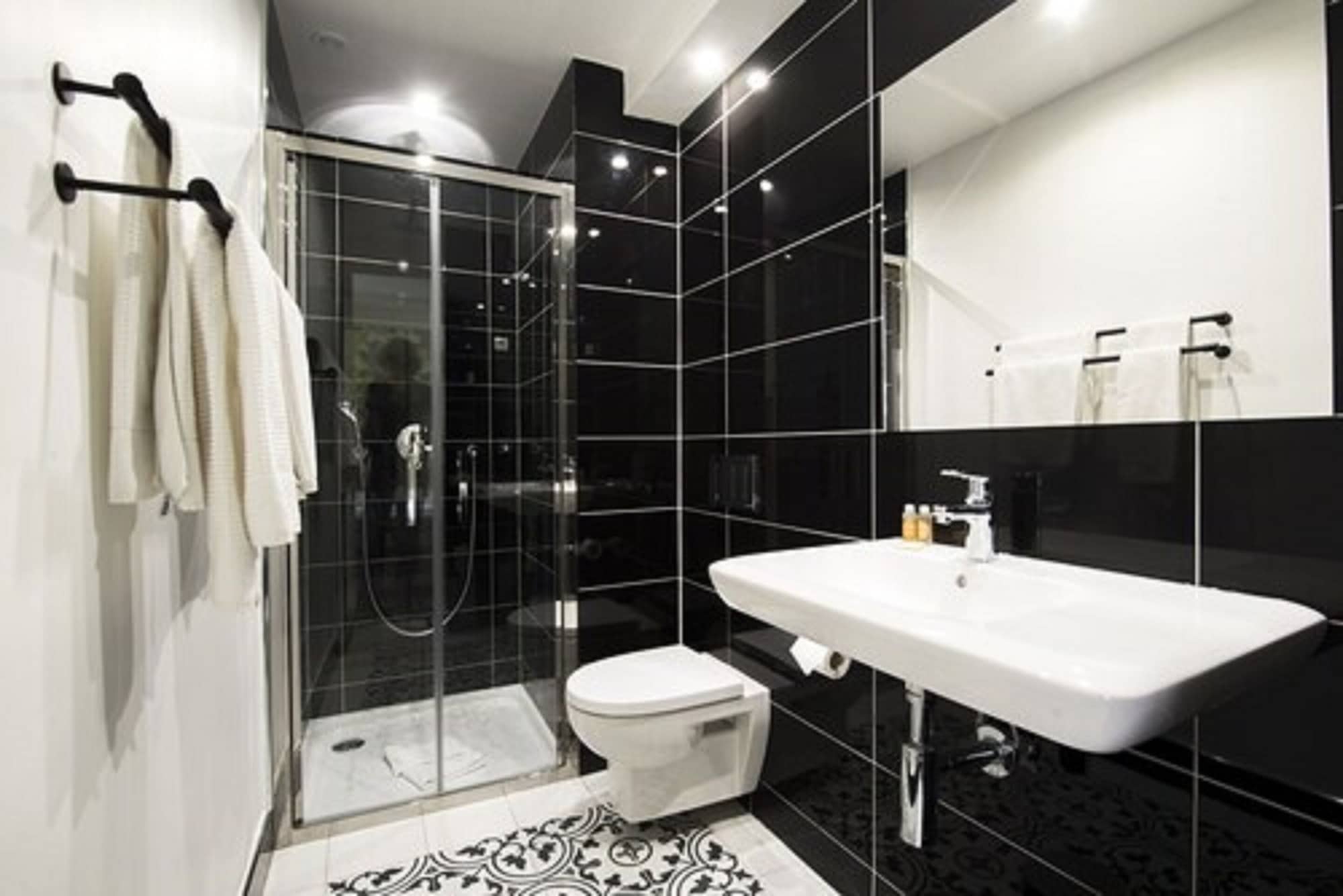 جناح جونيور، Des Batignolles 4/6