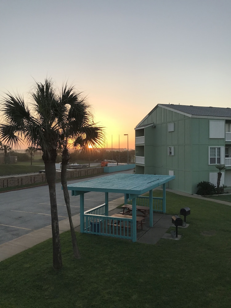 Executive Keys Condominiums on the Beach 59/66