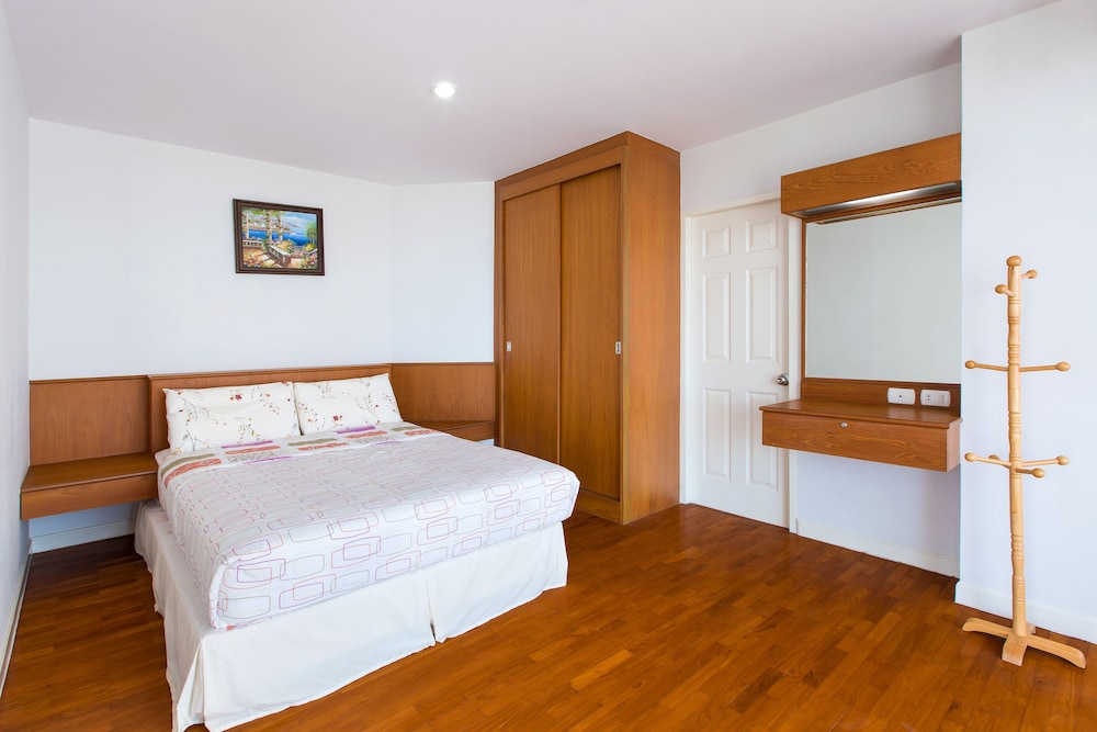 Baan Poolom Beachfront Condominium 14/50
