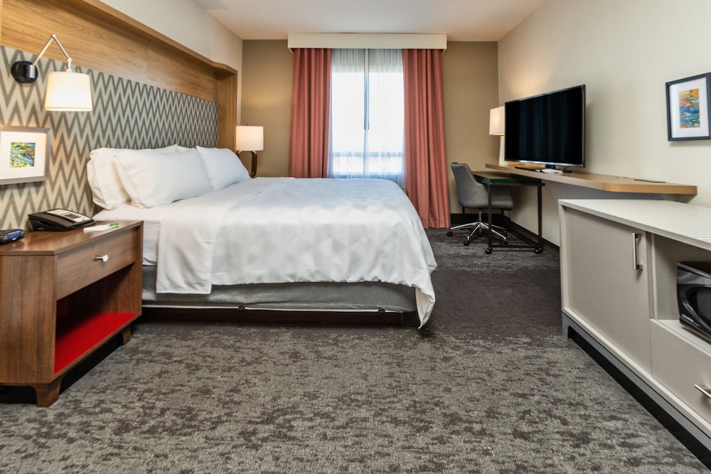 Holiday Inn Suites Memphis Wolfchase Galleria 24/79
