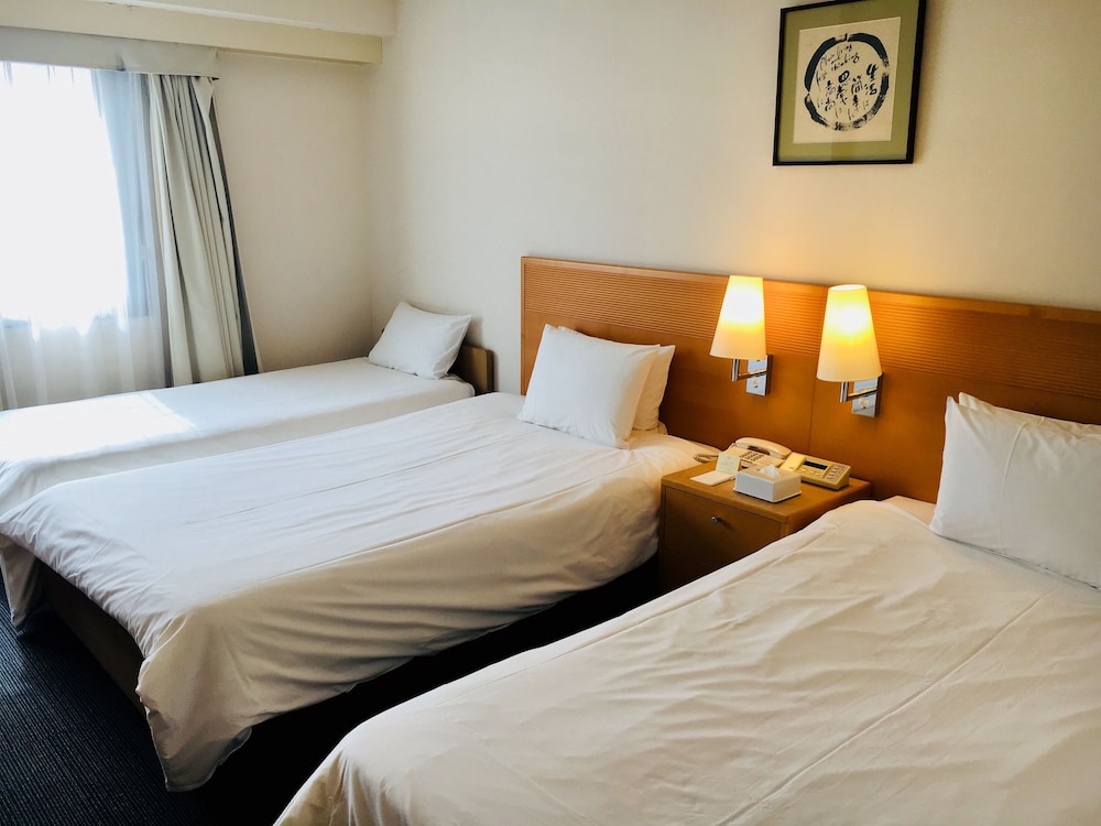 STANDARD, TWIN BEDS, WITH EXTRA BED