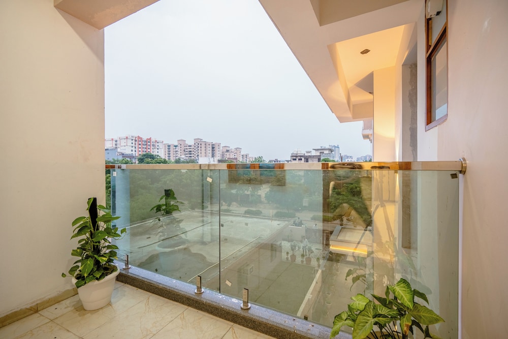 Lime Tree Hotels & Banquet Greater Noida 24/50