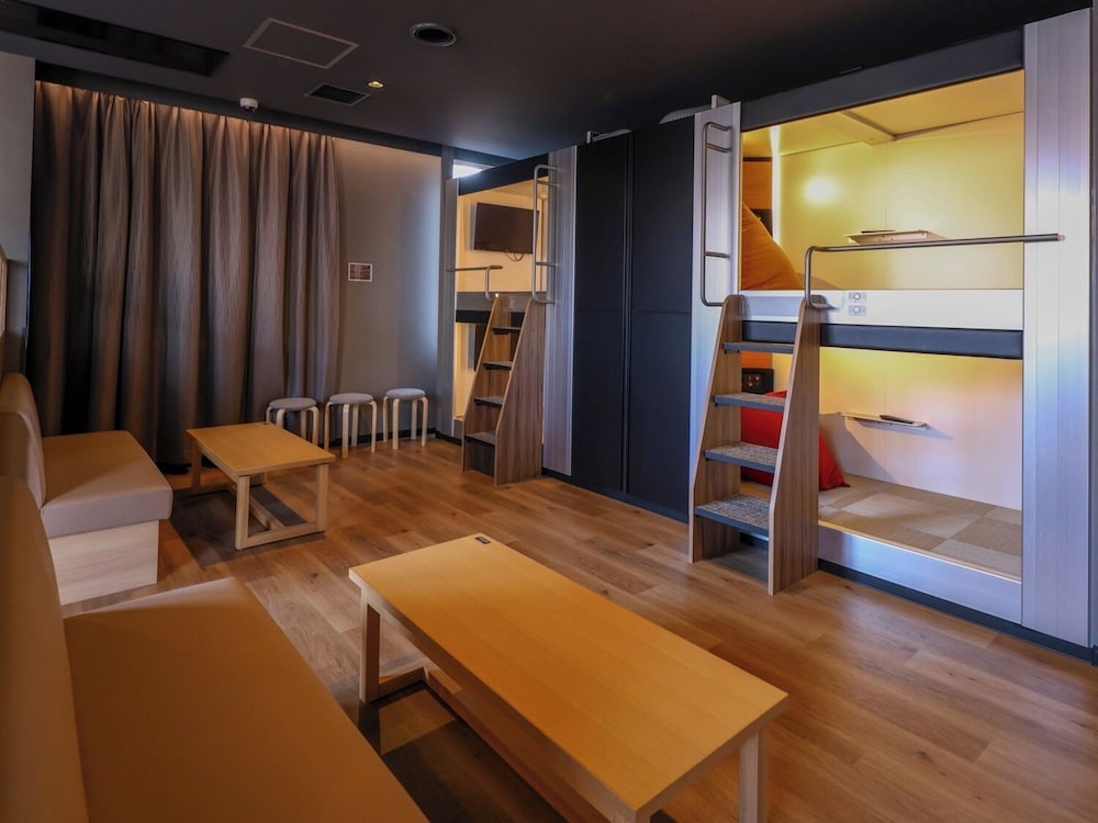 Global Cabin Yokohamachukagai 56/69