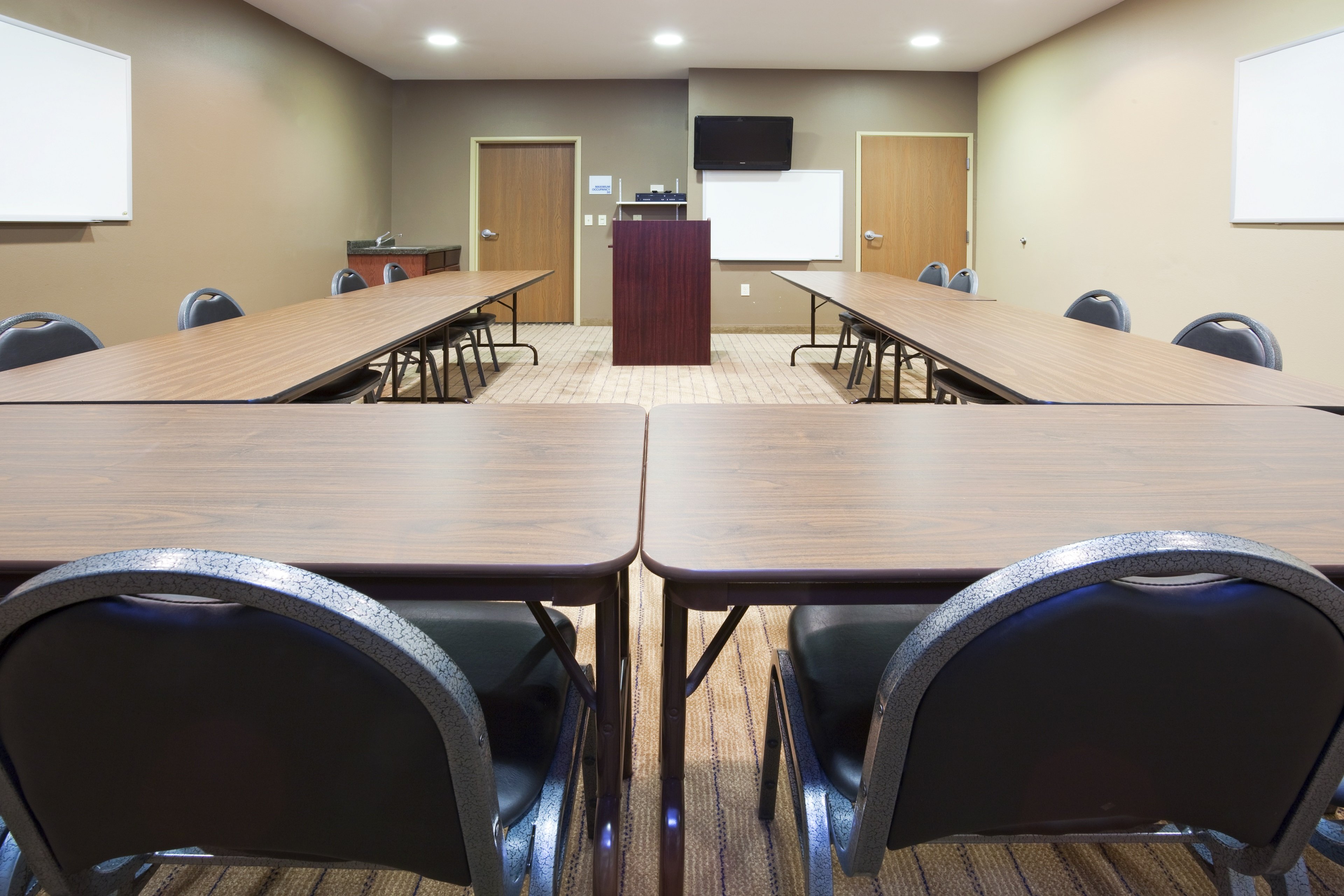 Holiday Inn Express Devils Lake 19/21