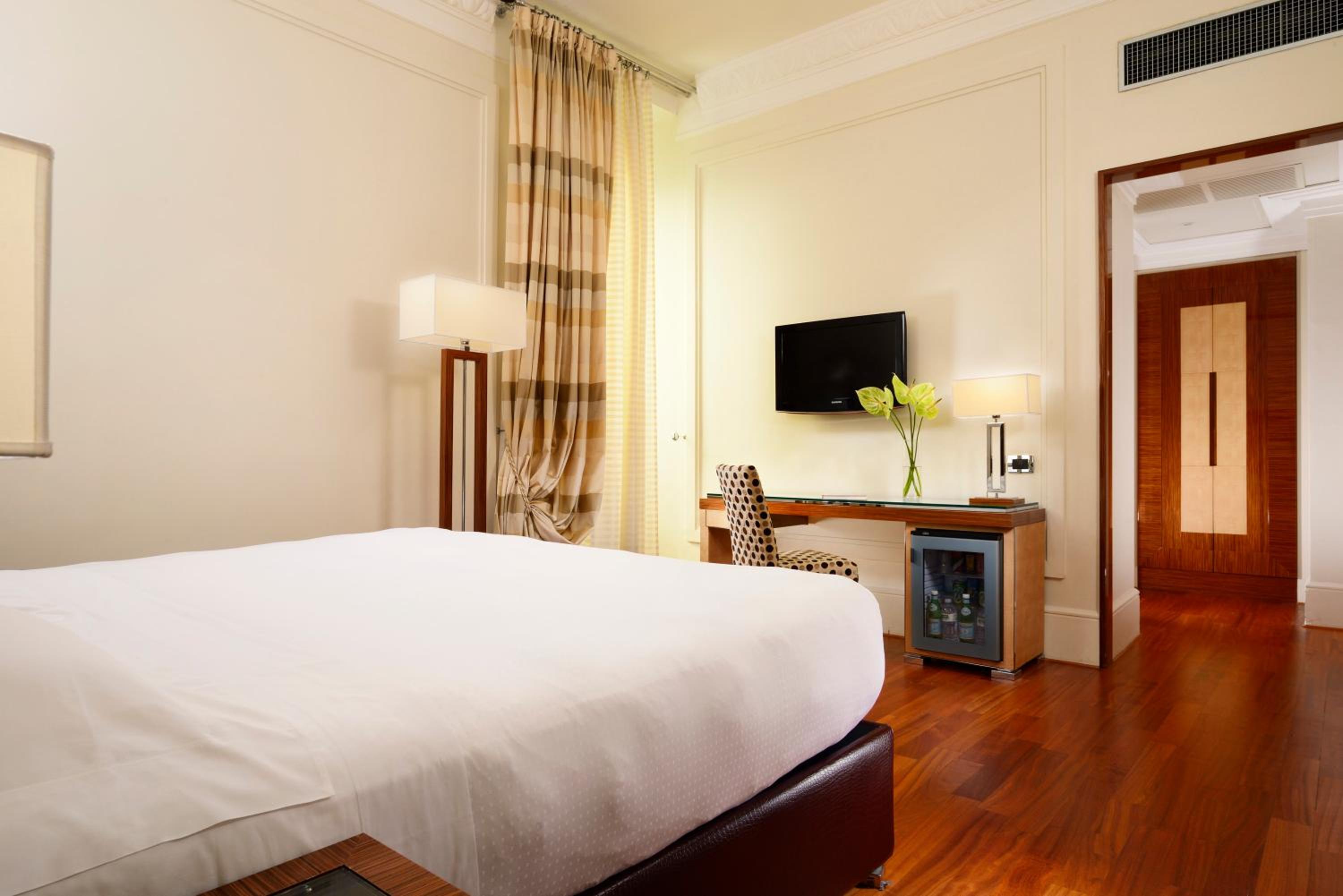 غرفة سوبيريور بسرير كوين، UNAHOTELS Deco Roma 2/5