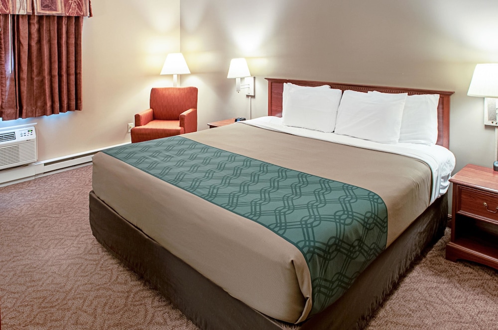 Econo Lodge Menomonie On The Bay MI 11/31