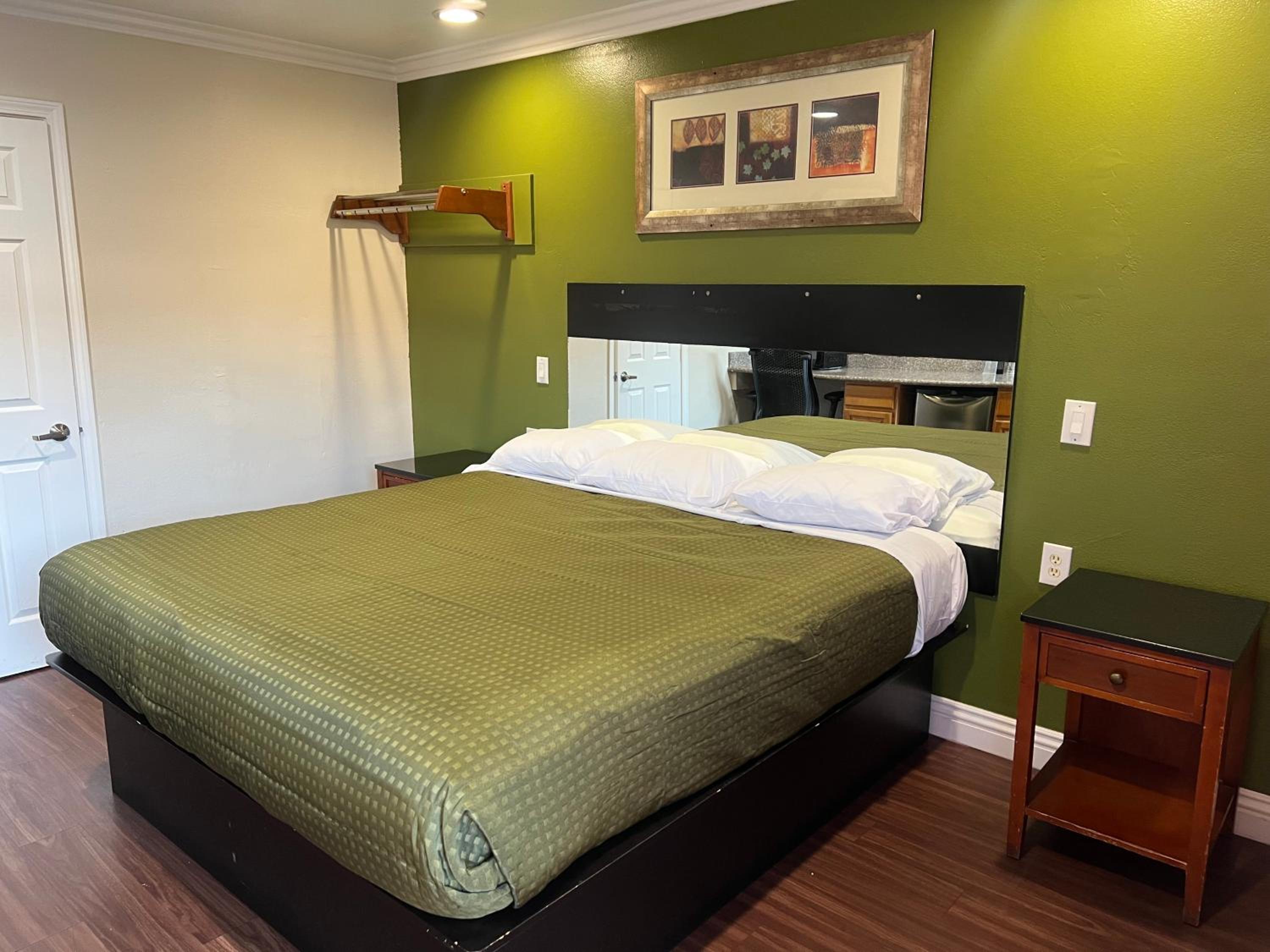 غرفة بسرير كينج، Harris Motel 5/10