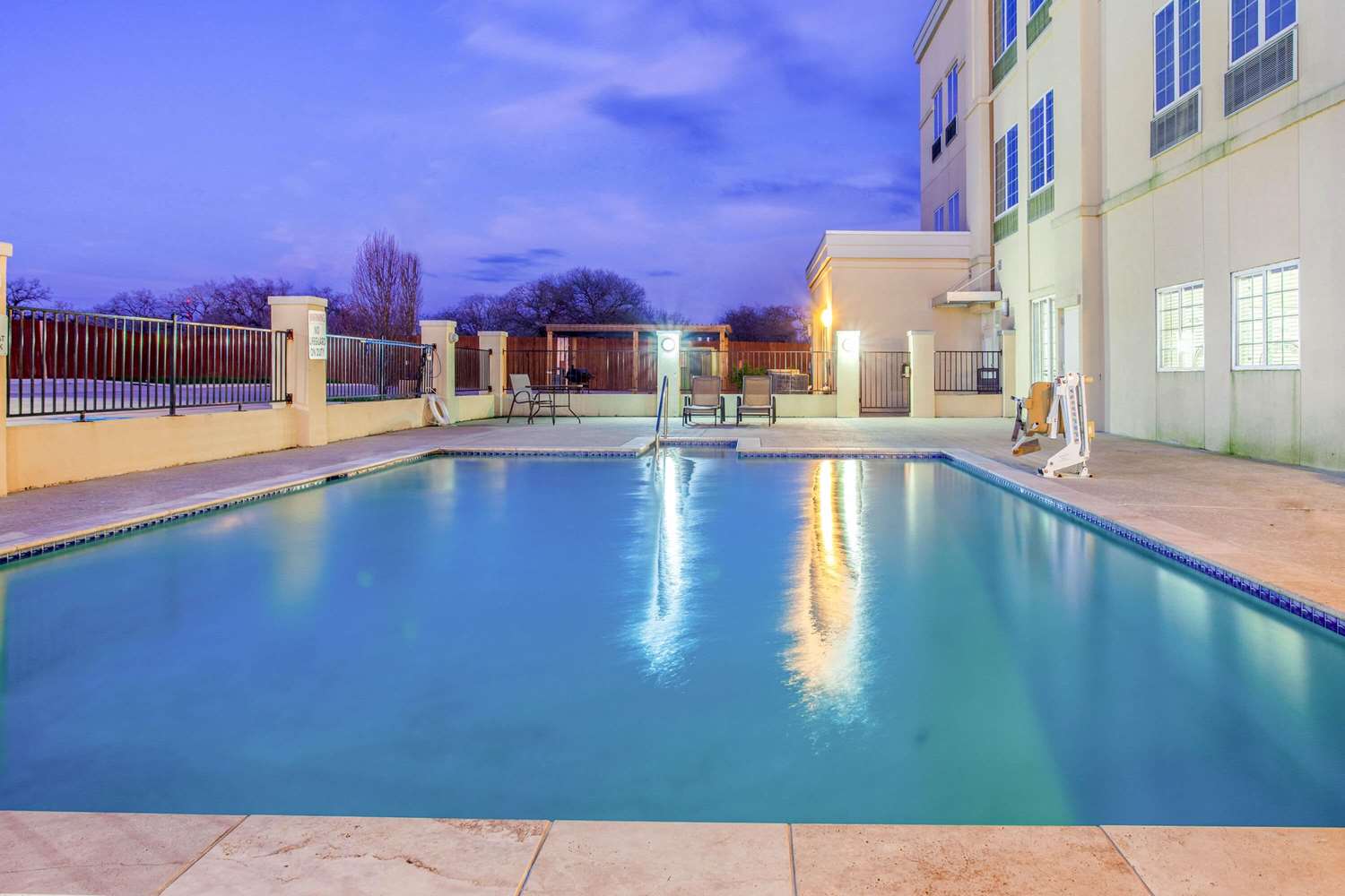 La Quinta Inn Suites Luling 19/23