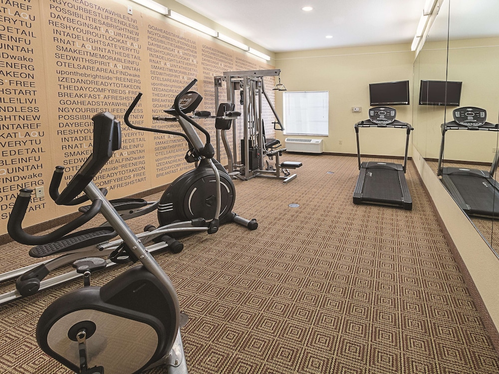 La Quinta Inn And Suites By Wyndham Waxahachie 24/40