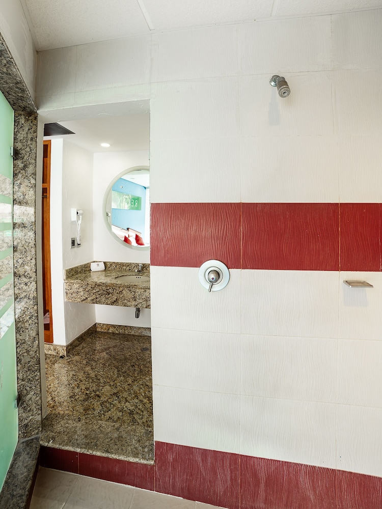 Capital O Hotel Verona 8/48