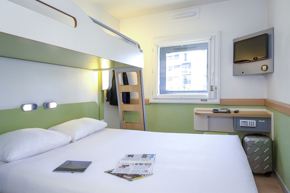 First Inn Apt 6/36