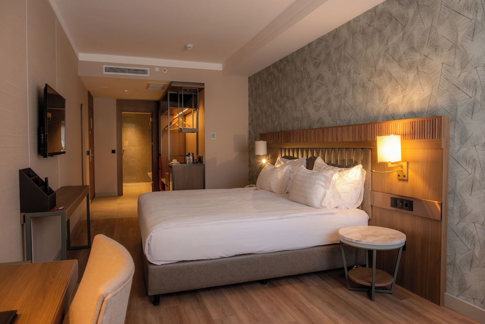 Standard, King Bed