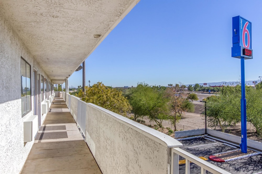 Motel6 Phoenix, AZ - West 39/45
