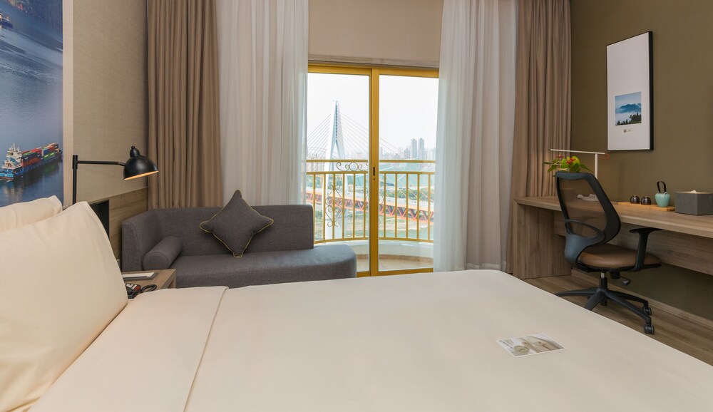 Atour Hotel (Chongqing Hongyadong Riverside) 16/36