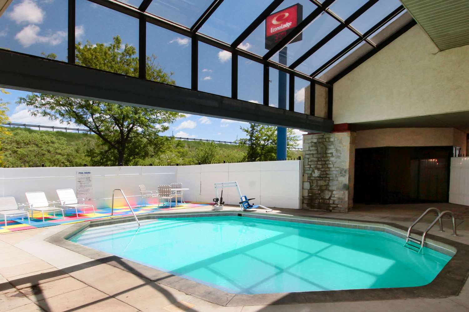 Econo Lodge Holland - Toledo 6/12