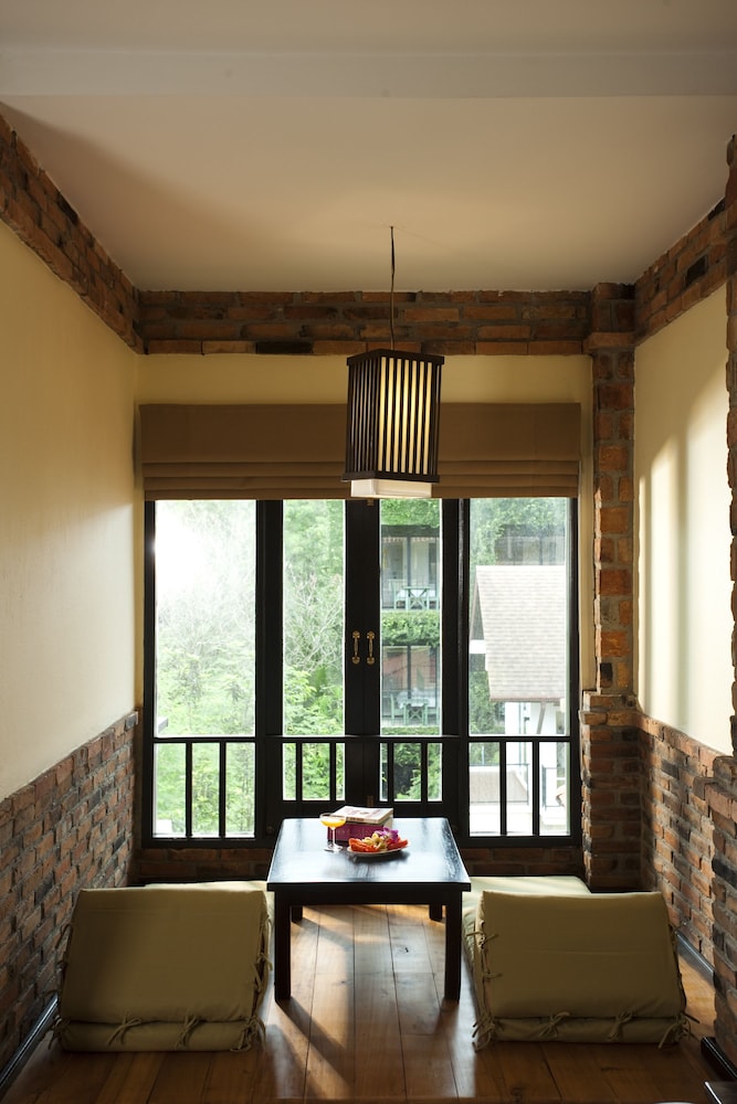 Motive Cottage Resort 48/65