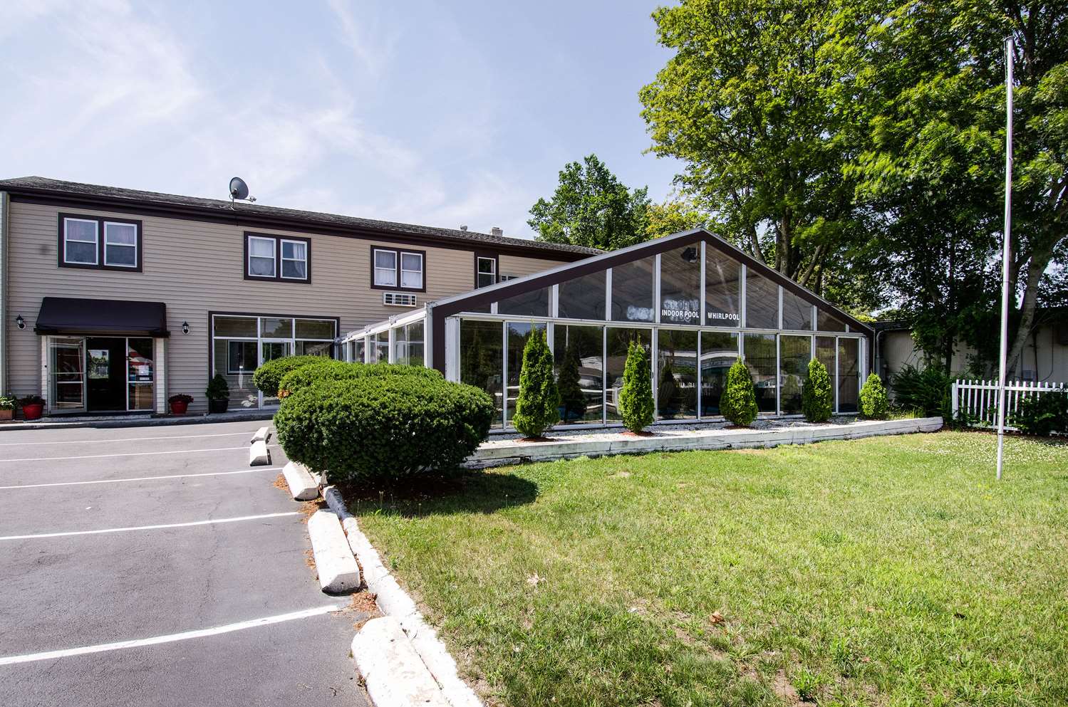 Econo Lodge West Yarmouth on Cape Cod 38/38