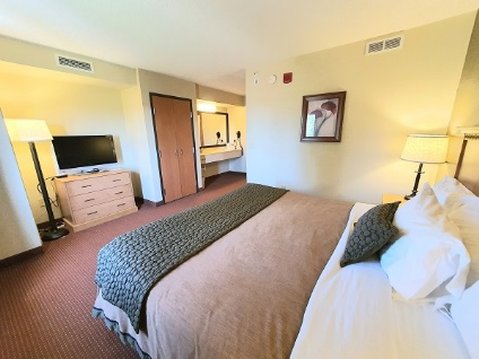 AmericInn by Wyndham Waconia 19/80
