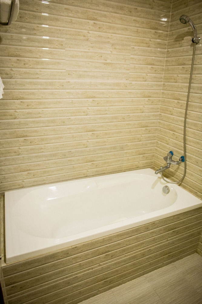 Xuan Hung Hotel 54/55