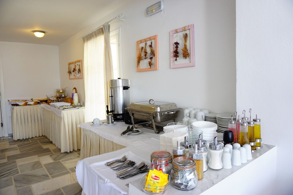 Akrotiri Hotel 56/68