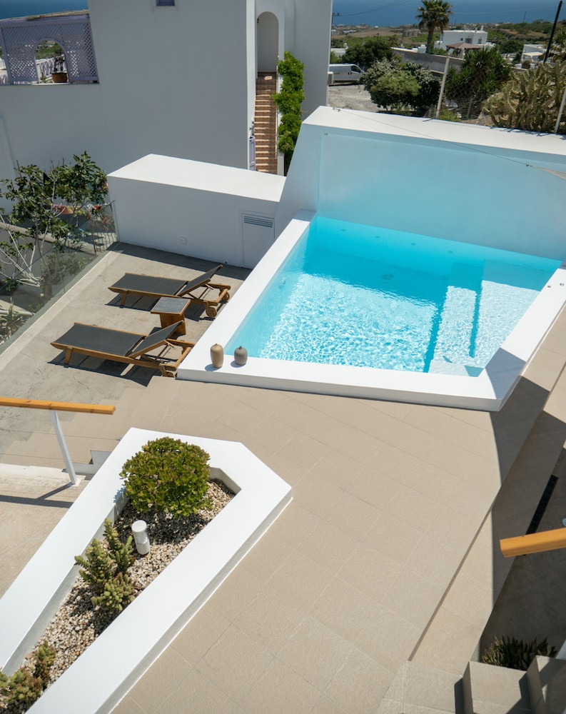 Valery Suites 28/54