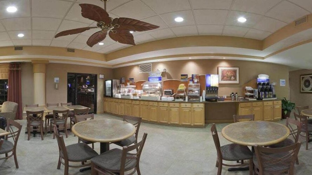 Holiday Inn Express Clermont 10/57