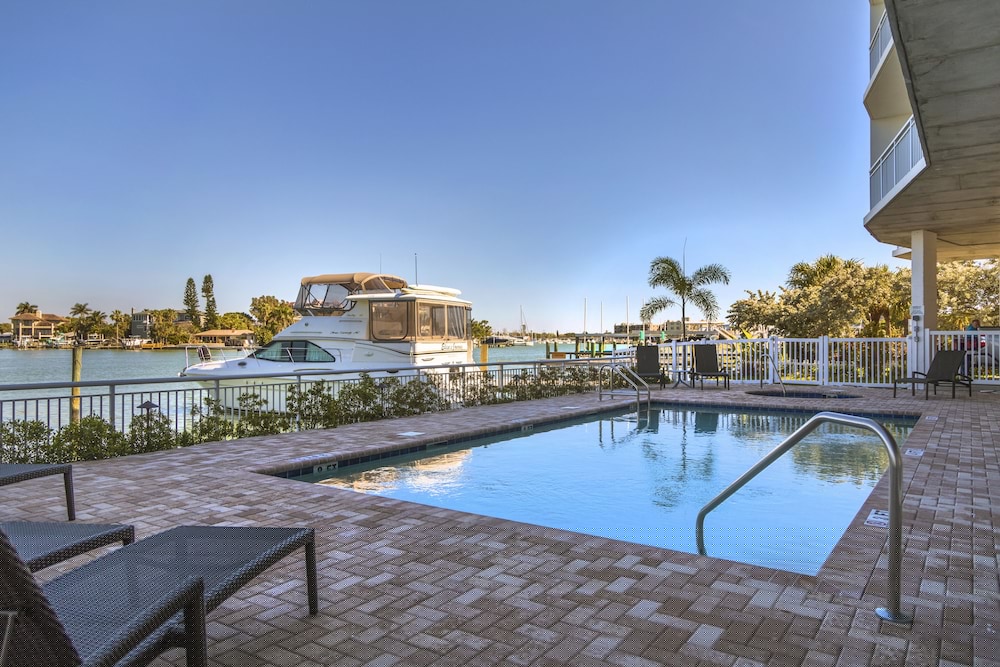 Provident Oceana Beachfront Suites 5/77