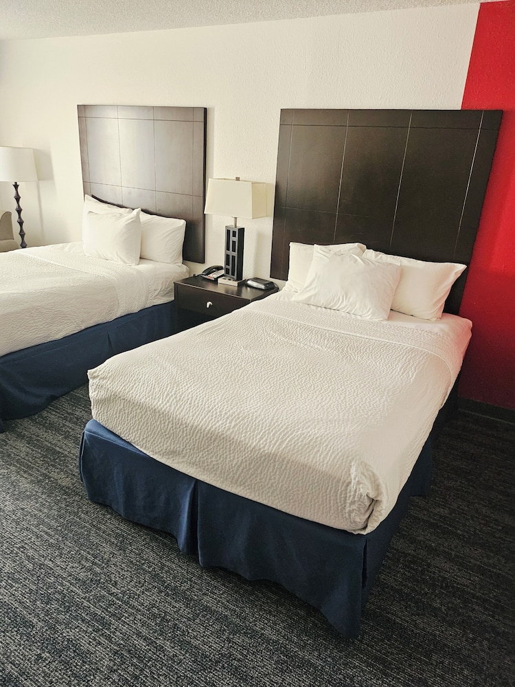 Ramada Plaza by Wyndham Sheridan Hotel and Convention Center 14/50