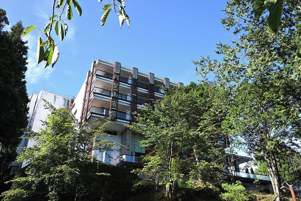 Alishan House 3/50