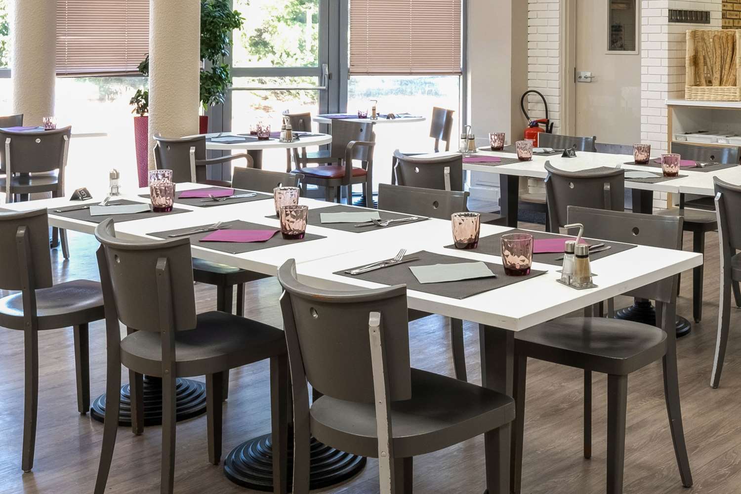 restaurant cafeteria
