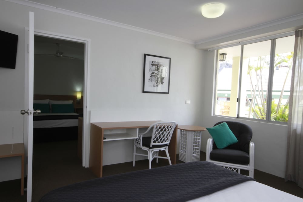 Darcy Arms Motel 35/52