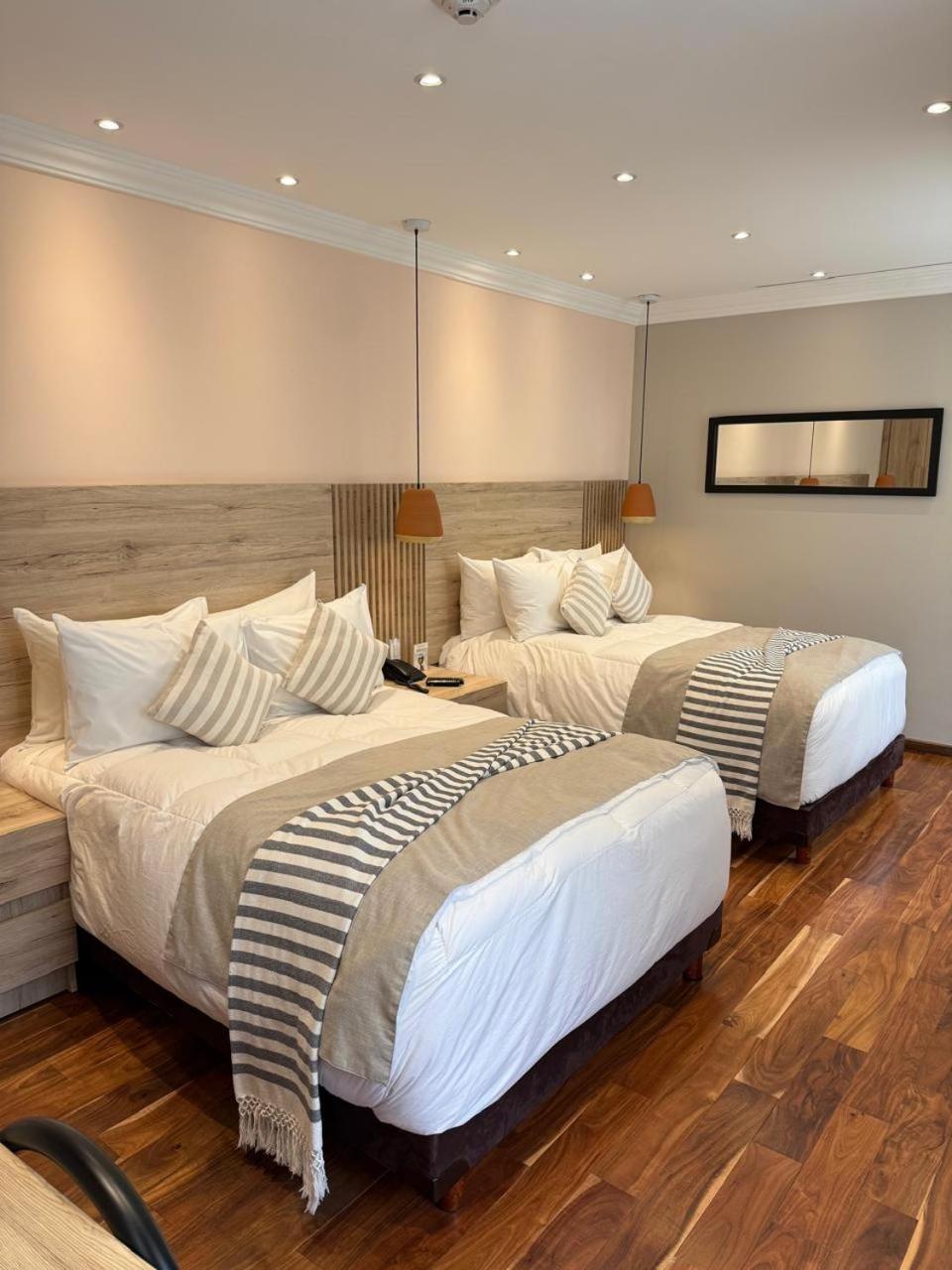 Deluxe, Twin Beds