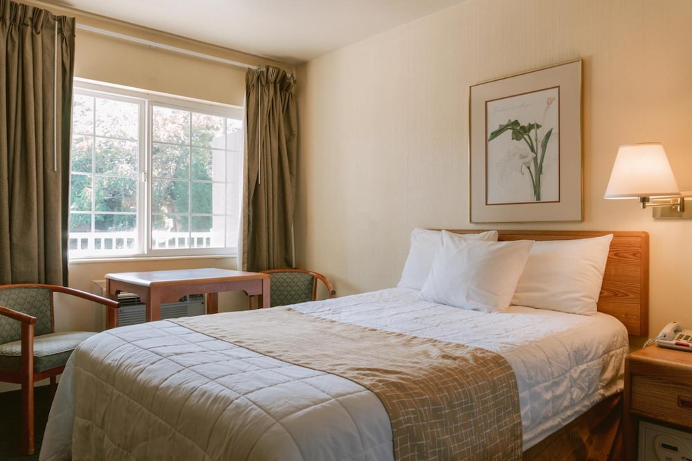 Riverfront Inn Roseburg 17/72