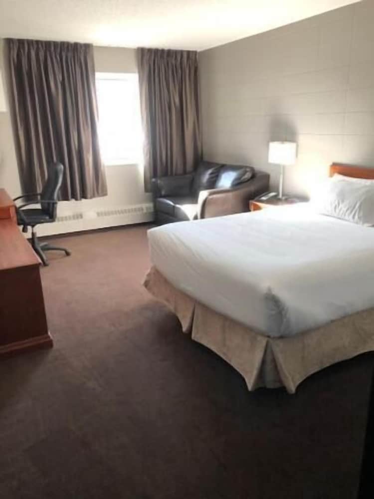 Slave Lake Inn and Conference Centre 14/50