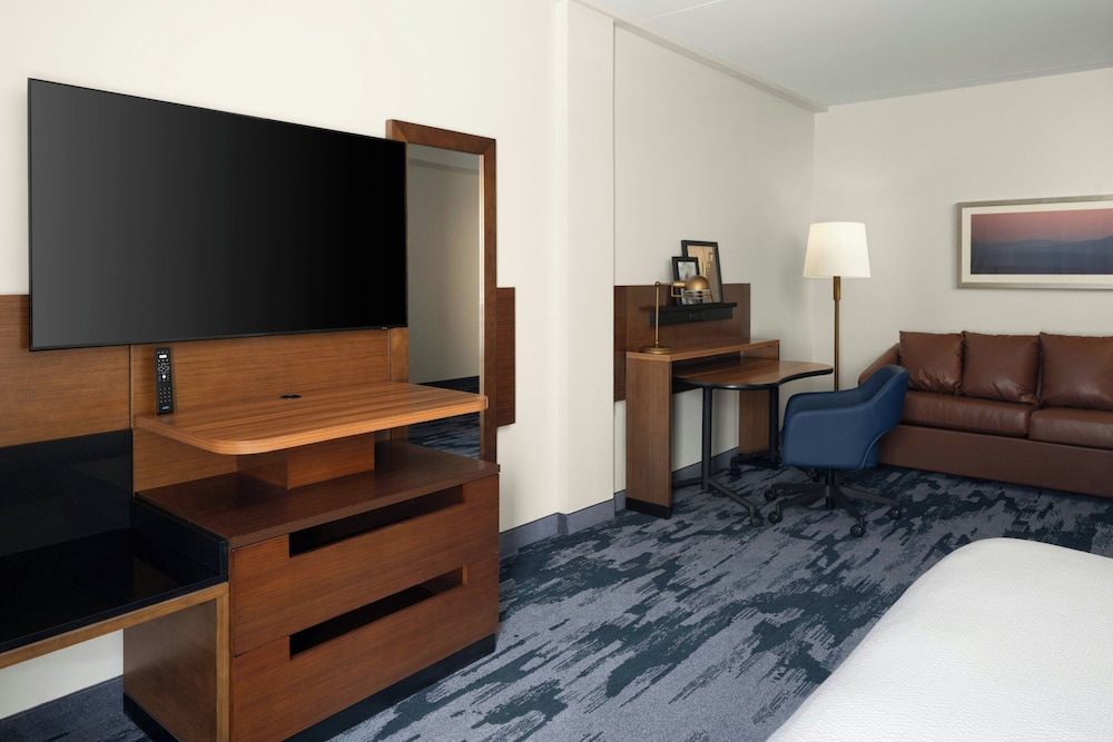 Fairfield Inn & Suites Newark Liberty International Airport 18/38
