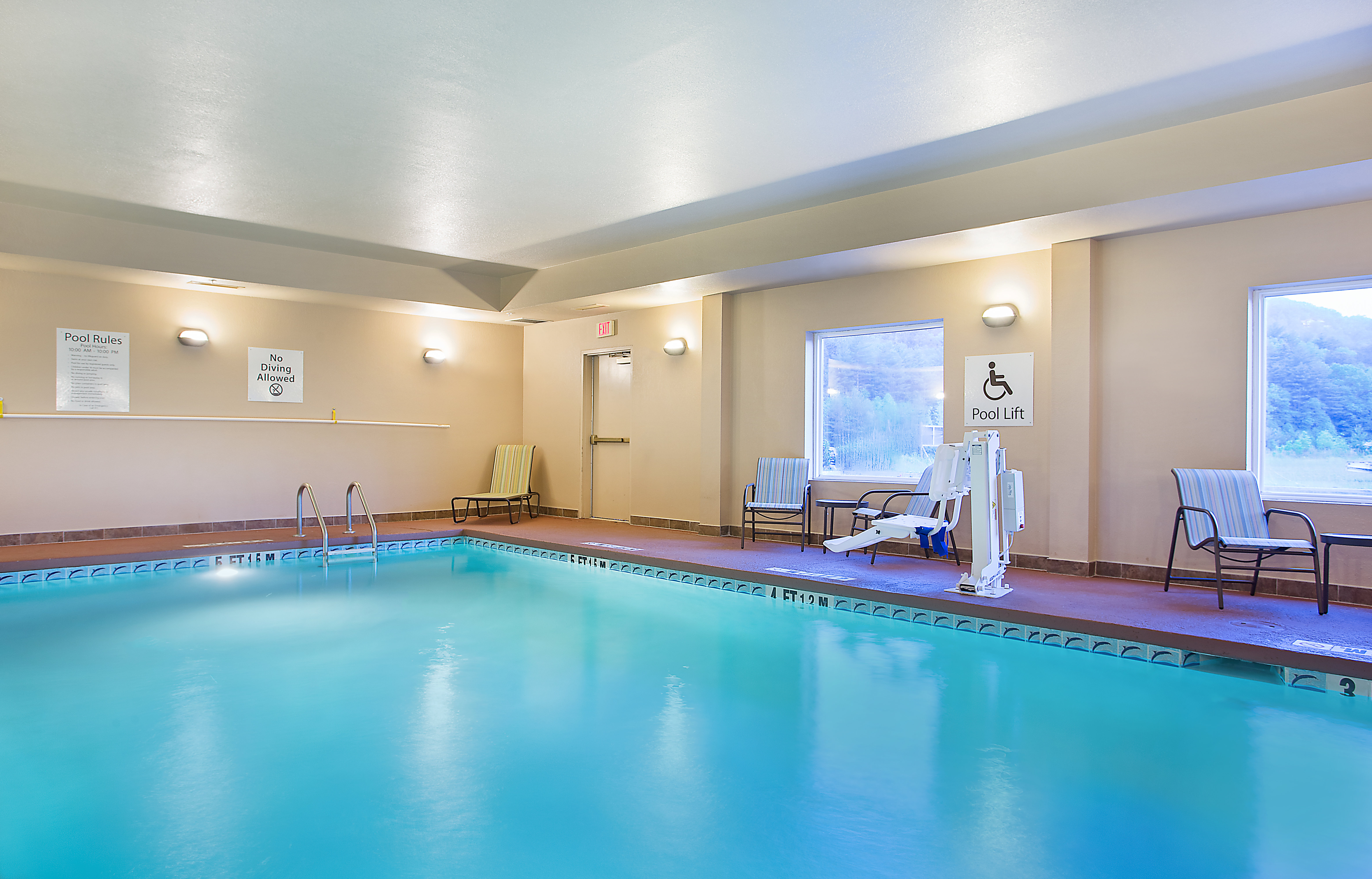 Holiday Inn Express Hotel & Suites Murphy 24/40