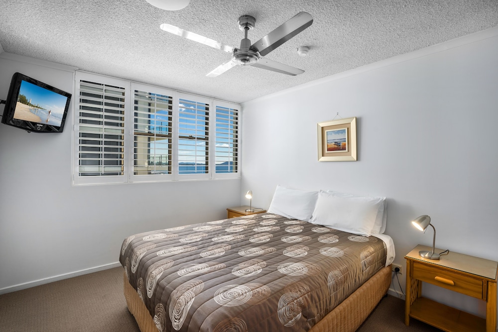 PACIFIC BEACH RESORT 31/77