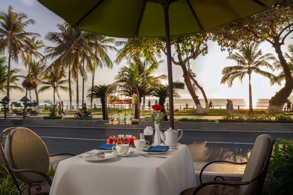 Sunrise Nha Trang Beach Hotel and Spa 55/78