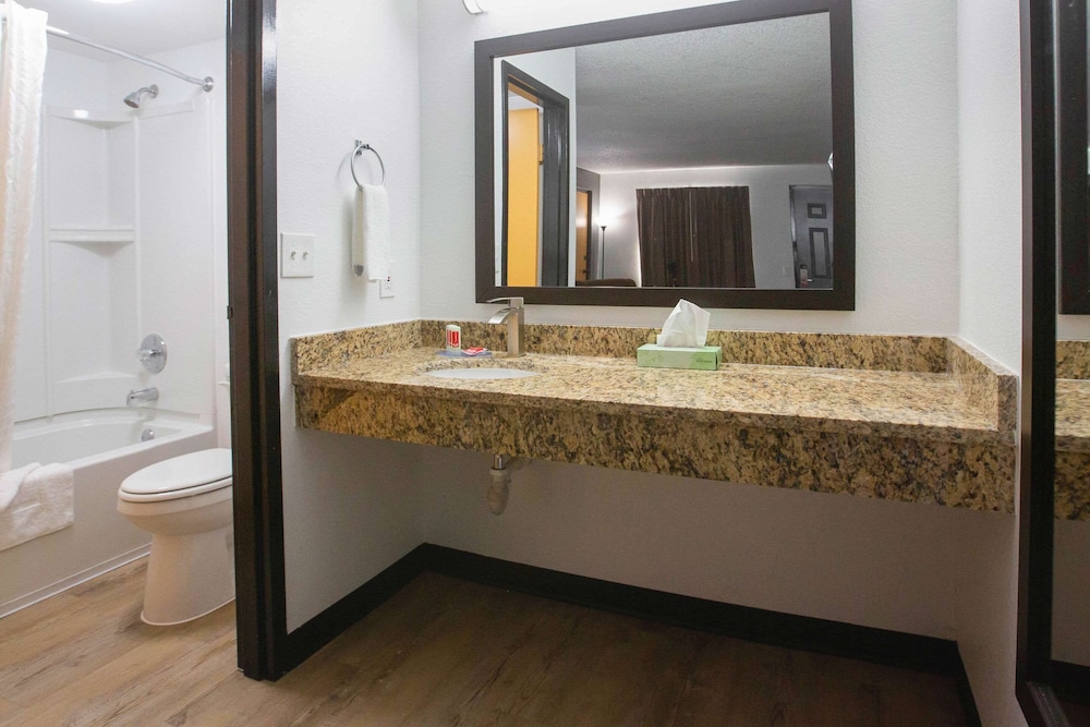 Econo Lodge Lithonia 16/29